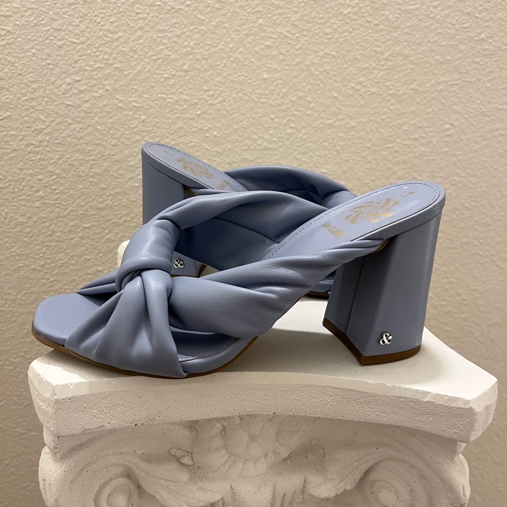 Chunky knot block heel slides